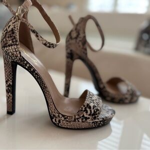Qupid Snake Stilleto Heels Size 6.
4.5 inch heels Like new.